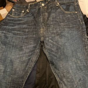 LEVI STRAUSS & CO